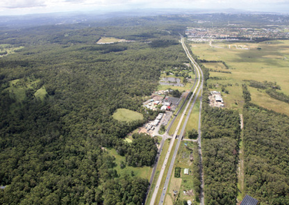 Aerial view looking north at Bruce Highway and Aussie World
