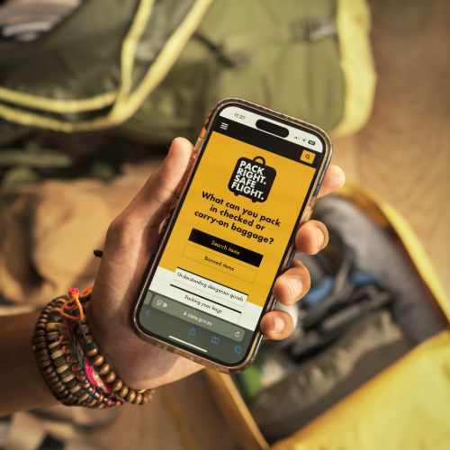 image of a person holding a mobile with Pack right. Safe flight app.
