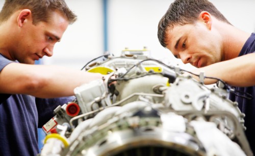 Image of aircraft maintenance engineers