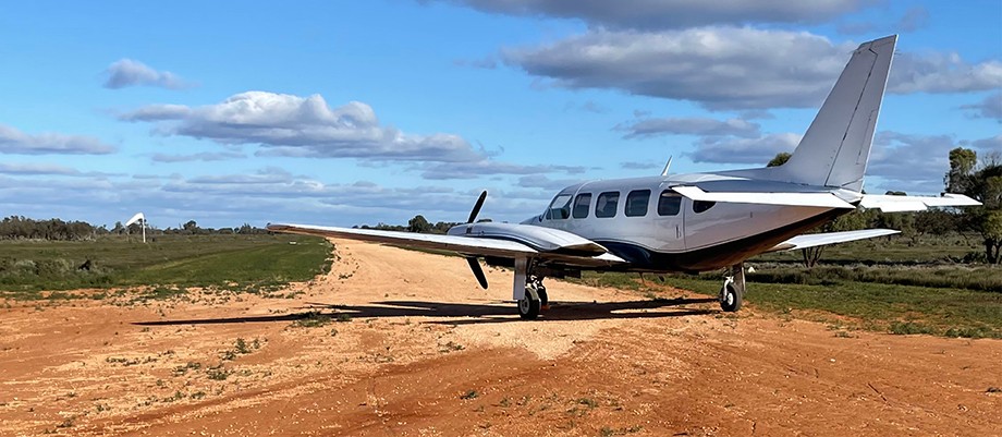 plane on dirst runway