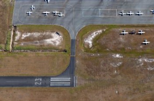 Aerial view of the connection between an aerodrome's runway and its apron