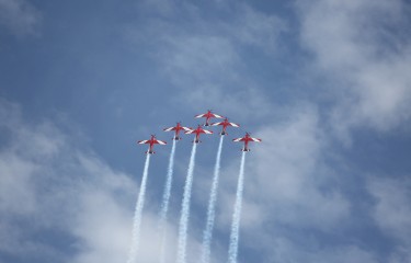 Avalon Airshow planes flying together with contrails